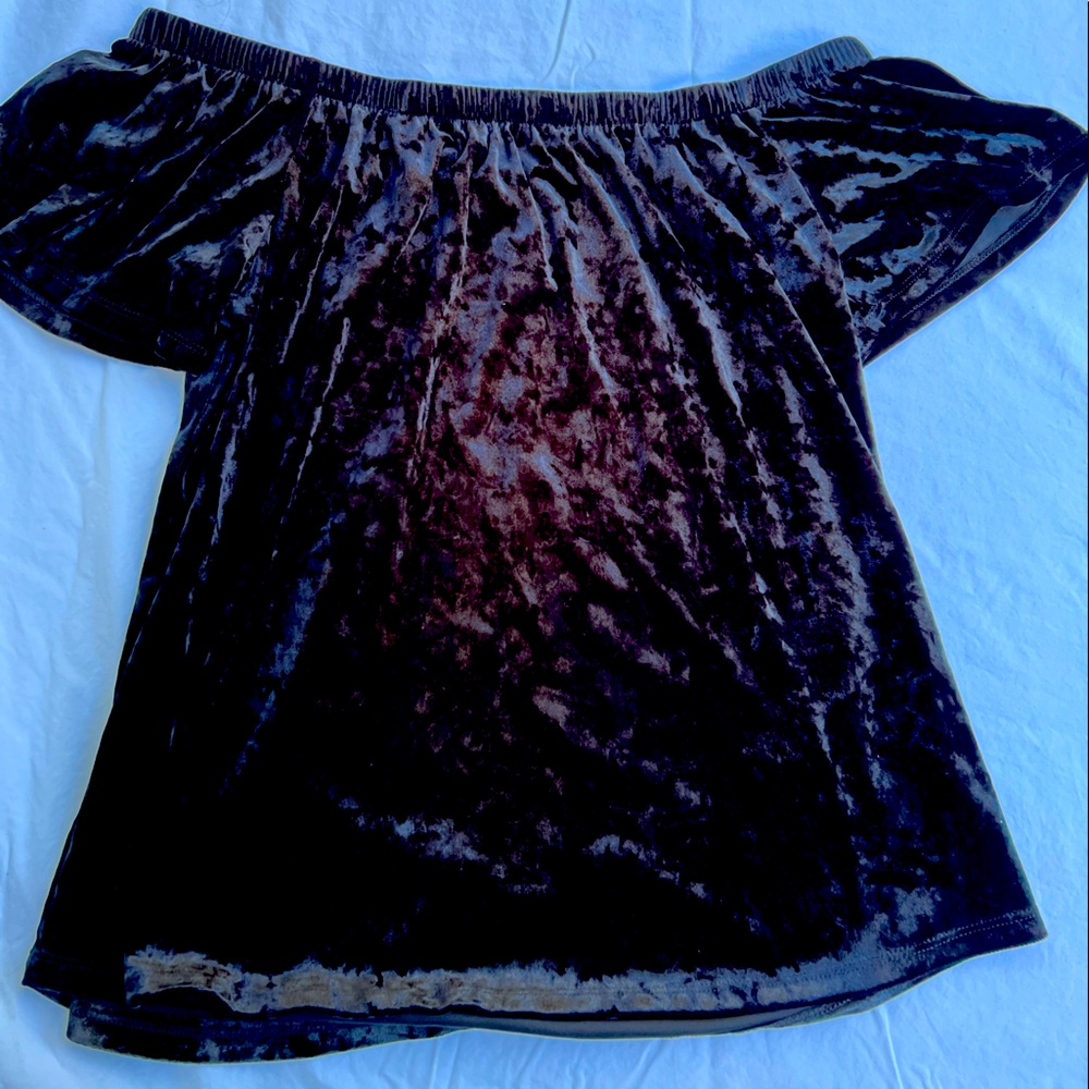 Socialite Black Off Shoulder Top - M